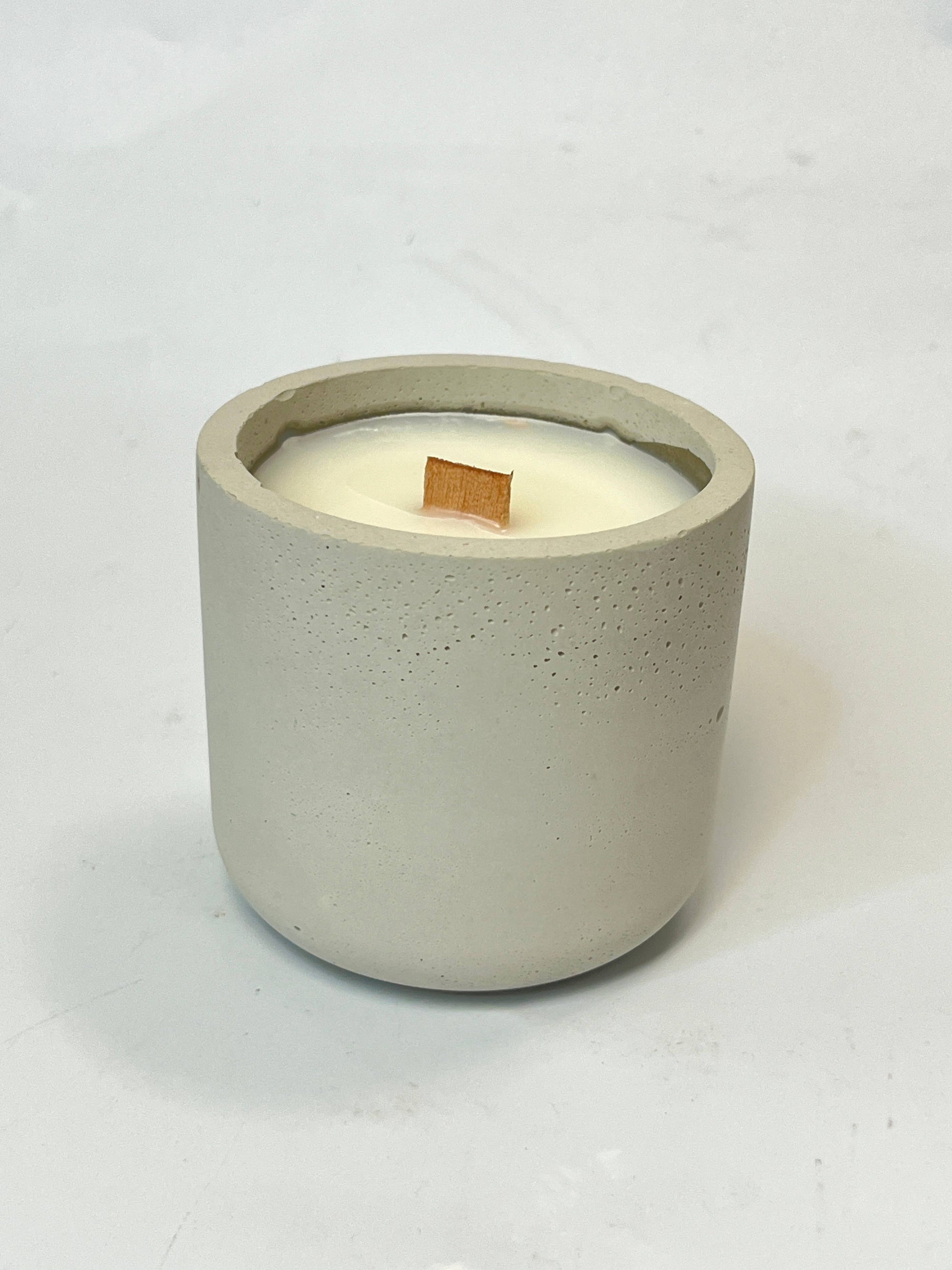 6oz Coconut Apricots Candle l Mildly Scented Slow-burn