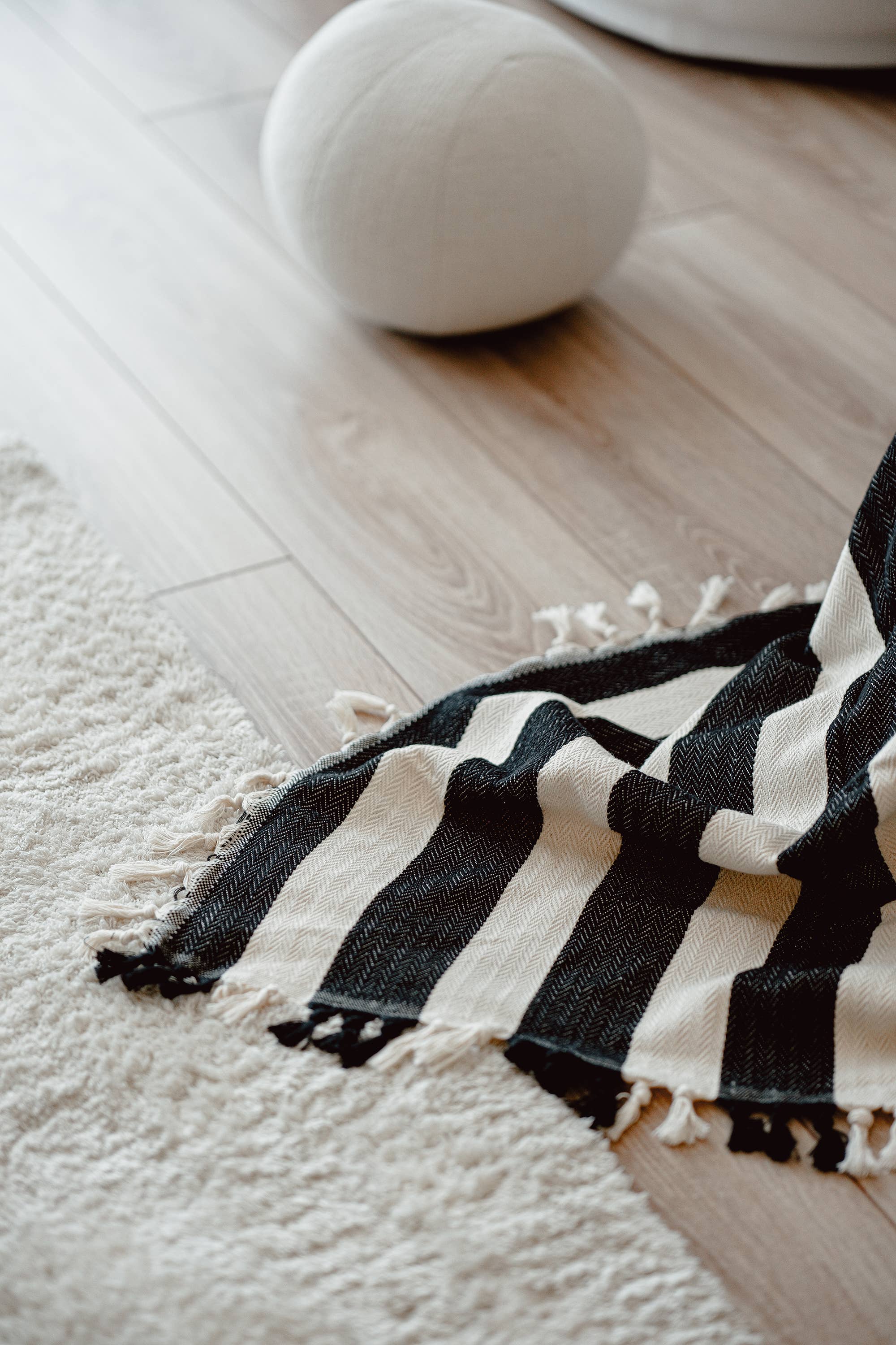 Black Striped Cream Throw blanket & Bedspread