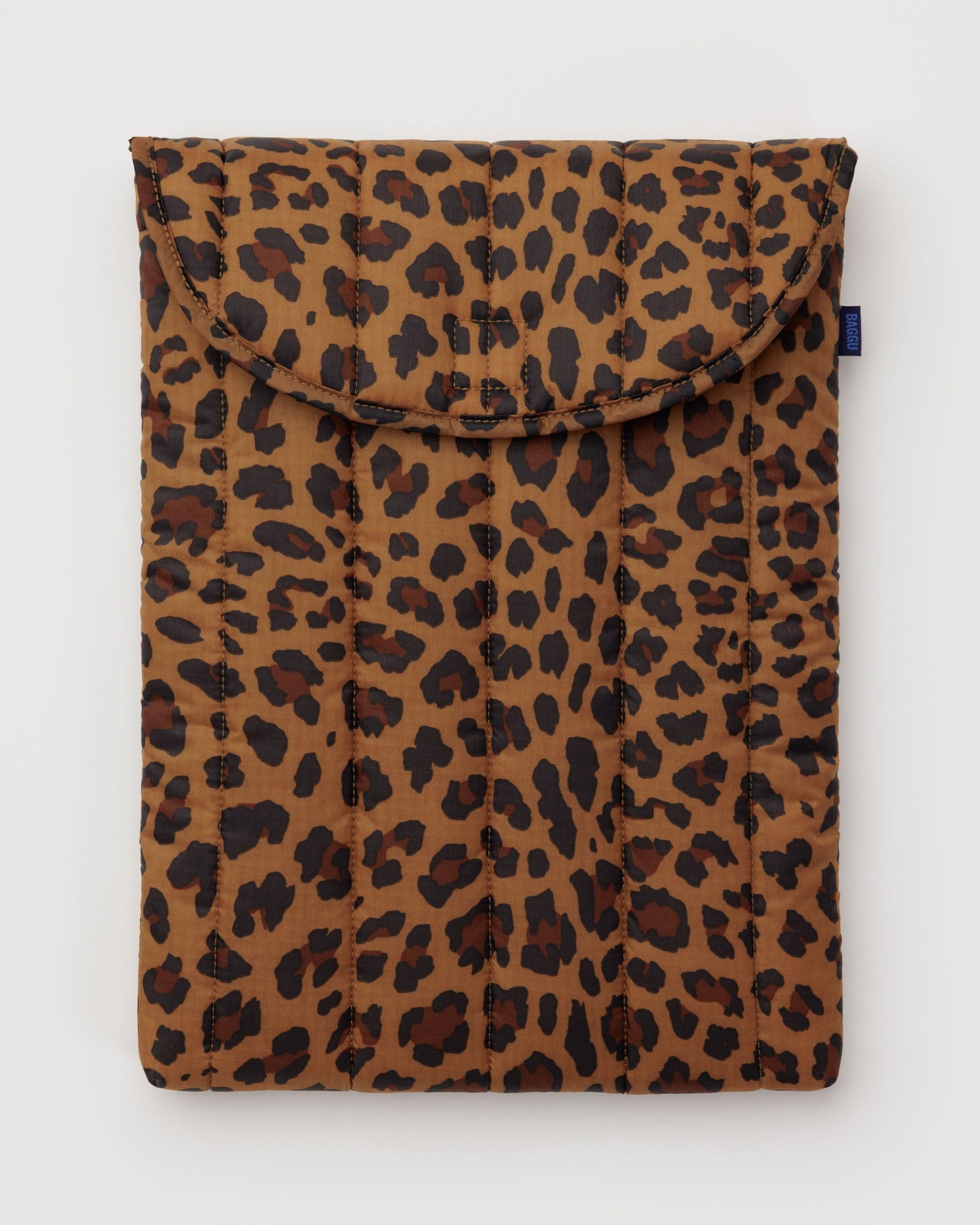 Baggu puffy laptop sleeve 16 inch in Leopard